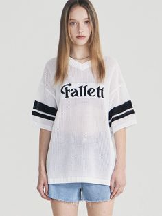 This is a comfortable and casual top by FALLETT that is made out of high quality and sturdy material. With distinctive mood of the design and comfortable wear, you can style it in various ways for your casual daily outfit.- FALLETTE graphic point with sporty mood- Relaxed oversized silhouette- Casual and comfortable wear White Relaxed Fit Knit T-shirt, White Knit T-shirt For Summer, White Cotton Knit Top For Fall, Trendy Knit Tops For Streetwear, Chic White Tops For Streetwear, White Cotton V-neck Knit Top, Trendy White Knit Tops, White Spring Knit Top For Loungewear, Oversized White Knit Top For Summer