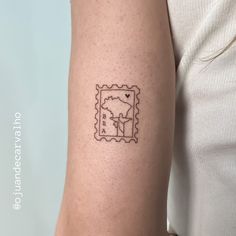 TATUAGEM BRASIL 🇧🇷 Postcard Tattoo Ideas, Post Card Tattoo, Brazil Tattoo Ideas, Passport Stamp Tattoo, La Tattoos Ideas, Stamp Tattoo Ideas, Brazil Tattoo, Post Stamp Tattoo, Portugal Tattoo