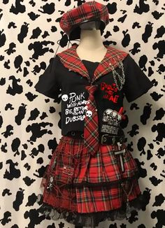 Stile Punk Rock, Grunge Girls, Kawaii Punk, Goth Costume, Ropa Upcycling, Mini Pleated Skirt, Concept Clothing, Customized Products