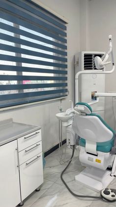 سنابي r9-jb Braces Dentist, Dental Wallpaper, Dentist Office Design, Female Dentist, Dental Office Design Interiors