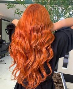 Bright Ginger Hair, Orange Ginger Hair, Copper Orange Hair, Bright Copper Hair, Cheveux Oranges, Red Hair Trends, Red Hair Inspiration, Hair Color Orange, Ginger Hair Color