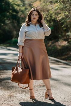 Plus Size Business Professional Outfits, Business Professional Outfits Skirt, Plus Size Skirt Outfits, Girlboss Outfits, Professor Outfits, Elegant Plus Size Outfits, Office Outfits Women Plus Size, Curvy Work Outfit, Plus Size Business Attire