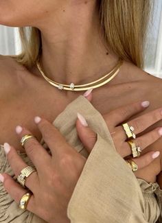 Black Women In Gold, Fashion Outfits Dresses, Stackable Jewelry, Outfits Dresses, Dope Jewelry, Jewelry Lookbook, Bling Rings, Girly Jewelry