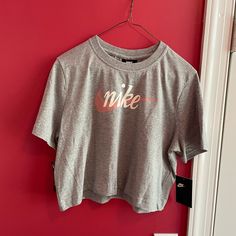 Womens Nike Cutoff T Shirt Brand New Never Worn Size Large Cheap Playful Nike T-shirt, Olive Green Nike, Nike Fit, Mesh T Shirt, Nike Tee, Yellow T Shirt, Womens Nike, T Shirt Brand, Nike Tshirt