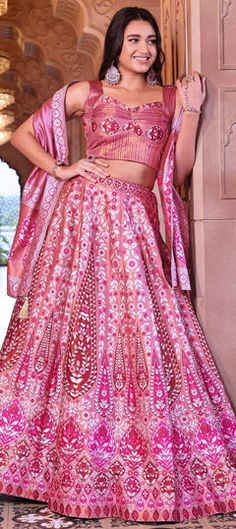 Pink and Majenta color Lehenga in Kanjeevaram Silk fabric with Weaving, Zari work Reception Lehenga, Engagement Reception, Wedding Pink, Zari Work, Wedding Lehenga, Reception Wedding, Waist Chain, Salwar Kameez, Silk Fabric