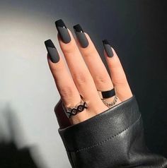 Explore a curated collection of striking black nail designs that go beyond convention, inviting you to embrace the mystique of black elegance. Transform your Unghie Sfumate, Gray Nails, Thanksgiving Nails, Classy Nails, Nail Arts, Cute Acrylic Nails