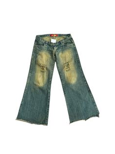 A sassy pair of jeans in a low waist and distressed greenish color to the denim, tight around waist and bum, big and flared on the bottom. Condition: in good vintage condition, some signs of use on bottom hem around ankles as from walking Material: 100% algodon cotton Size: 38 Important Information: All orders are shipped within 2-8 business days of purchase with Tracking. A notification email will be sent with tracking when the order has shipped. Once an item has been shipped, Juno Juno is not Grunge Distressed Mid-rise Flare Jeans, Grunge Mid-rise Distressed Flare Jeans, Y2k Distressed Flare Jeans With Straight Leg, Y2k Distressed Straight Leg Flare Jeans, Trendy Green Jeans With Frayed Hem, Y2k Distressed Wide Leg Jeans, Y2k Distressed Mid-rise Jeans, Y2k Mid-rise Distressed Jeans, Vintage Green Wide Leg Jeans