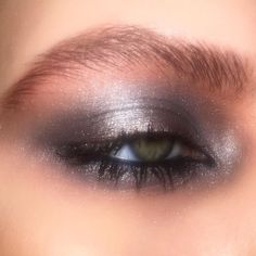 2000s Smokey Eye, Silver Smoky Eye, Smoky Makeup, Smokey Eye Look, Eye Makeup Ideas, Best Eye Makeup