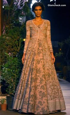 I am in love with this dress! But I don't know if a Paki darzee can pull it off. The fitting at the top is exquisite. The way it flares at the bottom is beautiful. I would wear this to an Amreeki wedding. Suits Couture, Sabyasachi Gown, Delhi Couture Week, Sabyasachi Collection, Bridal Clothes, Sabyasachi Bridal, Nikkah Dress, Indian Princess, Pakistani Couture