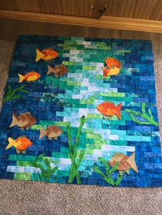 a quilt made to look like fish swimming in the ocean