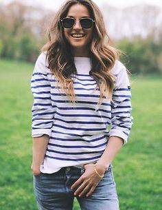 Saint James and 501s. Striped Shirt Outfit, Preppy Inspiration, Saint James, Sweater Weather, Striped Shirt, Shirt Outfit, Spring Summer Fashion, Beautiful Outfits, Women's Plaid Shirt