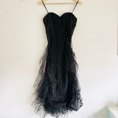 Carol Peretz Black Floral Lace And Tulle Sweetheart Sleeveless Dress Size 4. Good Condition Gently Owned. Embellished With Rosettes, Beads And Jewels, Bone Corset Top, Fully Lined In Nude Mesh, Back Zip With Jeweled Snap Buttons, Sheer Gathers Of Tulle And Lace Give A Fullness To The Skirt. ** Visible Wear, Some Missing Beads, And Pulls, Wrinkles From Storage ** - All Items Are Cleaned And Sanitized - Any Imperfections Are Noted In The Listing - Non Smoker /Smoke Free Home - Dog Friendly Home - Fast Shipping, Ships Same Or Next Day. I Ship Everyday Monday - Friday. - Packaged With Care To Ensure Safe Delivery - Offers Are Always Welcome - Feel Free To Ask Any Questions Thanks For Browsin Black Sleeveless Evening Dress With Boned Bodice, Sleeveless Black Tulle Corset Dress, Black Sleeveless Tulle Corset Dress, Black Evening Dress With Boned Bodice, Black Corset Evening Dress With Lined Bodice, Black Tulle Corset Dress With Lined Bodice, Black Sleeveless Dress With Boned Bodice, Black Ruffled Corset Dress For Evening, Black Sleeveless Corset Dress For Evening