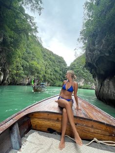 Travel Pic Inspiration, Gap Year Aesthetic Asia, Vietnam Picture Ideas, Vietnam Photo Ideas, Thailand Poses, Thailand Photo Ideas, Vietnam Pics, Travelling Photos, Vietnam Aesthetic