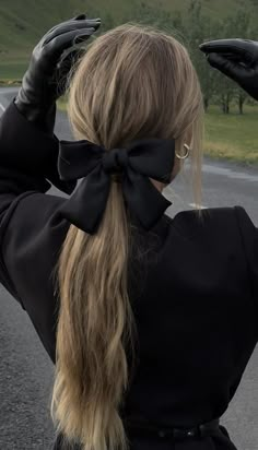 Fest Outfits, Black Gloves, Money Aesthetic, Winter Hairstyles, Feminine Aesthetic, Old Money Aesthetic, Bow Hair Clips, Aesthetic Hair