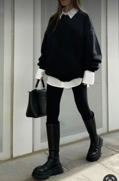 Tights And Oversized Shirts, Autumn Mini Skirt Outfit, Uni Outfits Autumn, Black Knee Boots Outfit, Turtleneck Under Shirt, Autumn Outfits Black, Over Knee Boots Outfit, Black Outfits Casual, Outfits With Long Skirts