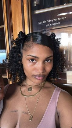 Natural Hairstyles On Short Curly Hair, Short Curls Hairstyles For Black Women, Curly Hairstyles For Black Women Claw Clip, Styles On Stretched Natural Hair, Baddie Natural Hairstyles Short, Ear Length Curly Hairstyles, Half Up Half Down Two Buns Curly Hair, Clury Hair Styles Black, Black Curly Short Hairstyles