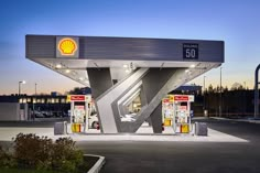 the shell gas station is lit up at night