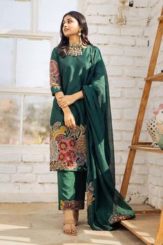 Emerald green kurta with hand painted floral kalamkari appliques. Paired with a co-ordinating floral kalamkari appliques straight pant and appliqued dupatta. - Aza Fashions Kalamkari Kurta, Mithila Palkar, Kurta Pant Set, Diana Penty, Luxury Sale, Kurta With Pants, Fashion App, Pants Pattern, Modern Bride