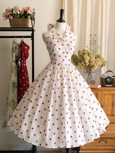 This price includes a dress, a big bow pin and a bowknot hairclip (not for sale).  This stunning piece features a captivating red polka dots print that exudes vintage charm. The dress is designed with a halter neck that gracefully ties into a big bow at the back, the backless design is complemented by an elasticated back and adjustable lace-up,   	 		 			Size 			S 			M 			L 			XL 			2XL 		 		 			Waist 			60-68 			66-74 			72-80 			78-86 			84-92 		 		 			Full Length 			112 			114 			116 			118 Fabric Patterns Prints, Vintage Outfits 50s, Ladybug Dress, Vintage Sundress, 50s Outfits, 1970's Fashion, Cute Casual Dresses, Classic Skirts, Pin Up Dresses