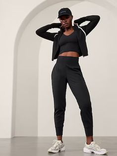 Fall 2024 Leisure Wardrobe Capsule for Women Over 40 — THE DAILEIGH Black Athleisure Capri Length Pants, Sporty Black Capri Length Activewear, Women’s Athleisure 2024, Black Capri-length Activewear For Sports, Black Fitted Capri-length Activewear, Flared Leggings, Confident Woman, Active Wear Pants