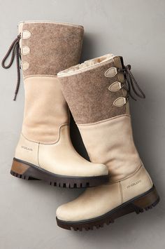 Winter Boot Outfits Women, Walking In Winter, Waterproof Suede Boots, Sorel Boots Womens, Felt Boots, Suede Cowboy Boots, Walking Outfits, Waterproof Leather Boots, College Fits