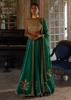 Paulmi & Harsh-Emerald Green Mirror Lehenga Set-INDIASPOPUP.COM Emerald Green Mirror, Mirror Lehenga, Paulmi And Harsh, Raw Silk Dress, Organza Lehenga, 1950’s Fashion, Green Mirror, Green Lehenga, Dress And Jacket Set