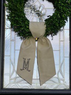 a wreath with the letter m on it