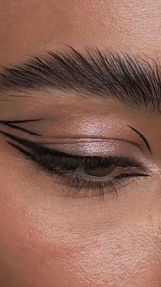 Ideas For Eyeliner, Idea For Eyeliner, Two Eyeliner Makeup, Make Up Eyeliner Ideas, Make Up Ideas Eyeliner, Makeup Trends 2022 Fall, Eyes Liner Styles, Make Up With Eyeliner, Makeup Looks With Eyeliner