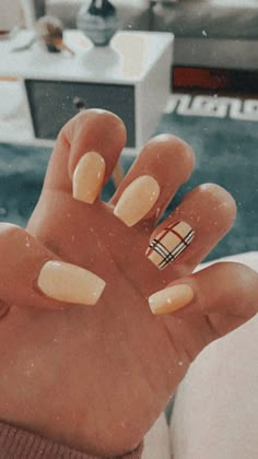 Athletic Nails Acrylic, Athletic Nails, Nail Inspo Christmas, Nail Therapy, Matte Nail, Summer Manicure, Plaid Nails, Winter Nails Acrylic, Grunge Nails