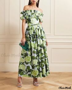 Olivia Mark -  Exquisite Sleeveless Maxi Dress with V-neck, Empire Waist, and Delicate Floral Embroidery Boat Neck Midi Dress, Look Jean, Printed Summer Dresses, Floral Print Maxi Dress, Floral Print Maxi, Maxi Dress Green, Vestido Casual, Basic Outfits, Sleeveless Maxi Dress