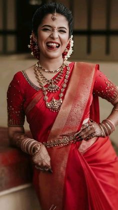 Maroon Red Wedding Saree, Simple Bridal Look Indian In Saree, Red Saree Blouse Design Weddings, Kerala Bridal Blouse Designs, Bride Silk Saree, Kanjivaram Saree Blouse Design, South Indian Bridal Sarees, Pink Bridal Saree