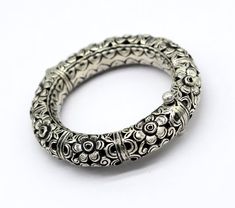 925 sterling silver traditional Indian style floral work design stunning style designer bangle bracelet kada, Amazing customized brides personalized gift belly dance jewelry, tribal ethnic Banjara jewelry from Rajasthan India.Metal-925 sterling silver.Item Type -Bangles.Length -2-4 or 2.25 inches or 5.7 cm.Width-1.5 centimeters.Weight-72.800 gramsStamped-925.Finish-Oxidized.Note-Contact for single anklet to purchaseMake excellent gifting and collectible pieces(gift for birthday, wedding, anniver Oxidized Finish Round Cuff Bracelet For Wedding, Traditional Round Carved Bangle, Traditional Carved Round Bangle, Traditional Carved Bangle, Traditional Carved Bangle For Wedding, Belly Dance Jewelry, Foot Bracelet, Dance Jewelry, Bangle Designs