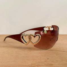 Y2k 2000s Vintage Style Brown Frameless Heart Sunglasses Brown Frame With A Frameless Lens These Glasses Are Unisex :)! Uva Uvb Protection Brand New 70s Glasses Sunglasses, 4c Aesthetic, Early 2000s Accessories, Blonde Costumes, Aesthetic Hair Styles, 2000s Accessories, 70s Glasses, 2000s Sunglasses, Y2k Glasses