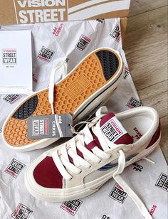 Shoe Hacks, Stylish Watches Men, Vans Outfit, Shoes Hack, Dad Shoes, Fresh Shoes, Hype Shoes, Aesthetic Shoes