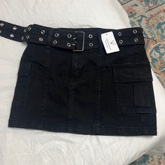 Size Xs Nwt Black Y2k Style Short Bottoms, Y2k High-rise Black Bottoms, Black High Rise Y2k Bottoms, Y2k Black High-rise Bottoms, High Rise Black Shorts With Belt Loops, Black Grunge Bottoms With Belt Loops, Black Casual Bottoms With Belt Loops, Fall Mid-rise Black Shorts, Casual Black Bottoms With Belt Loops