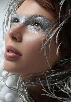 Makeup Ethereal, Futuristic Makeup, Ball Inspiration, Silver Eye Makeup, Silver Makeup, Masquerade Wedding, Event Hair, Bold Makeup Looks, Disco Glam