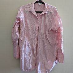 H&M Pink Button Down With French Cuffs Cute Pink Oxford Style Button Down Shirt With Long Sleeves Size 14 Washed Never Worn Please Reach Out With Any Questions You Have. I Am Always Happy To Create Bundles Upon Request. All Items Kept In A Smoke-Free, Pet-Friendly Environment. Cotton Blouse With Button Closure For Daywear, Daywear Button-up Shirt With Button Cuffs, Daywear Shirt With Button Cuffs, Roll-up Sleeves Button-up Shirt For Daywear, Long Sleeve Shirt With Covered Buttons For Daywear, Daywear Shirt With Button Cuffs And Button-up Shape, Cotton Blouse With Roll-up Sleeves For Daywear, Spring Daywear Button-up Shirt, Spring Button-up Shirt For Daywear