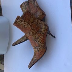 Nwot Sandro Vicari Vero Cuoio Vibram Pointed Toe Booties Size 37.5 Approx 2” Kitten Heel Inside Zipper, Snakeskin Print Leather Lining Brown Heels For Galas, Fitted Almond Toe Heels For Galas, Vintage Ankle-high Fitted Heels, Vintage Fitted Ankle-high Heels, Fitted Ankle-high Vintage Heels, Fitted Ankle Boot Heels With Leather Sole, Fitted Low Heel Heels For Galas, Fitted Brown Heels With Removable Insole, Fitted Brown Heels With Heel Tab