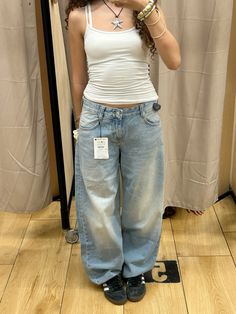 Petite Baggy Outfit, Mid Rise Baggy Jeans Outfit, Outfits For Wide Ribcage, Downtown Outfits, Uni Outfits, Swaggy Outfits, Jeans Outfit, Cute Everyday Outfits, Really Cute Outfits