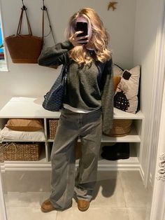 @lovalarssn Grey Sweater Outfit Aesthetic, Stockholm Stil, Chic Winter Outfits, Stockholm Style, Cold Outfits