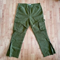 Standard Cloth Men’s Flare Cargo Pants. Tagged Size L. I’d Say These Will Fit 34-36 Waist. Awesome Fitting Pants Nwt. Never Worn. Zipper Flare At Ankle Cargo Pants Verdi, Cheap Green Cargo Jeans With Patch Pockets, Green Cargos Pant, Cheap Y2k Style Green Cargo Pants, Greem Cargo Pants, Flare Cargo Pants, Fitting Pants, Urban Outfitters Pants, Cargo Pants