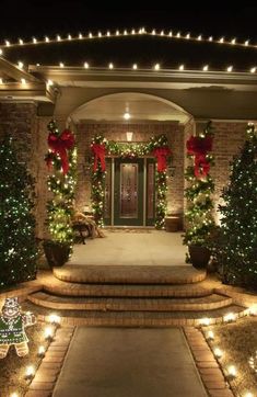 50+ Rustic Farmhouse Christmas Front Porch Decor Ideas - Hike n Dip Entrance Outdoor, Christmas Lights Outside, Christmas House Lights, Christmas Dreaming, Christmas Themes Decorations, Christmas Decorations Diy Outdoor, Christmas Inspo, Outdoor Christmas Lights, Christmas Home Decor