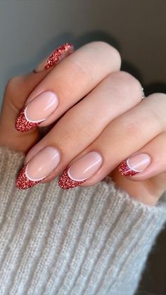 Nails Glitter Tips, Christmas Nails Glitter, Pretty Fingers, Red And White Nails, Glitter Tips, New Years Nail Designs, New Years Eve Nails, Red Christmas Nails, January Nails