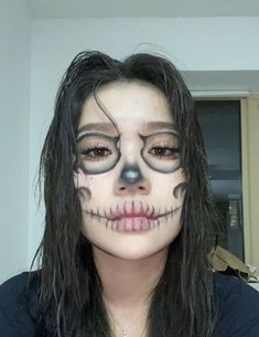 Skeleton Makeup Aesthetic Easy, Halloween Costumes Skull Make Up, Tiktok Skeleton Makeup, Tate Skull Makeup Easy, Chicana Skull Makeup, Halloween Face Makeup Scull, Asian Halloween Characters, Cute Halloween Face Makeup, Skeleton Make Up Look