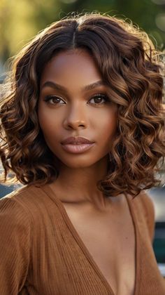 Gorgeous Dark Brown Highlights for Fall Hair Colors Dark Skin Brown 💁🏾‍♀️ Highlights For Fall, Hair Colors For Dark Skin, Fall Hair Colors Dark, Espresso Hair, Hair Colors Dark, Hair Color For Brown Skin, Future Hairstyles, Burgundy Highlights