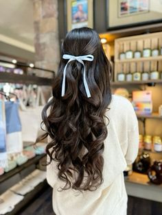 Simple Feminine Hairstyles, Half Up Half Down Hair With Bow Curls, Half Up Half Down With Bow Curly Hair, Prom Hair With Bow, Hairstyles For Banquet, Half Up Half Down With A Bow, Half Up Half Down Hairstyles With Bow, Half Up Half Down Hair With Bow, Half Up Half Down With Bow