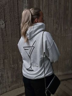 By Olivia 2000s Autumn, Diy Hoodies, Diy Hoodie, Streetwear Goth, Aesthetic Styles, Hoodie Diy, Clothes Y2k, Stockholm Style, Hoodie Brands