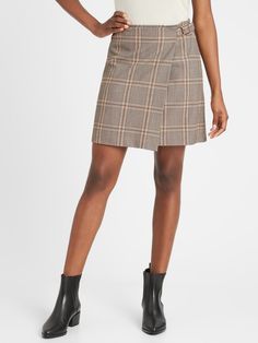 Skirt Wrap, Clothing For Tall Women, Wrap Mini Skirt, Flowy Skirt, Girls Fashion Clothes, Fashion 2020, Plaid Skirts, College Outfits, Skirt Fashion