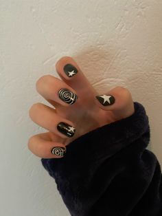 Someone could say Y2K or Emo lmao                              Nails💅🏻 Nail Ideas Acrylic Y2k Short, Easy Nail Art On Black Nails, Cute Nails Y2k Short, Small Nails Design Y2k, Nail Design On Black Nails, New Nail Trends Short, Simple Short Goth Nails, Emo Nails Aesthetic, Short Grunge Nail Designs