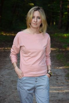 Classic longsleeve (Very long sleeves) made of fine cotton jersey. Ideal for women who enjoy the freedom and freedom. Size (total length / bust / sleeve length) US --- UK --- EU/DE 6 ------ 8 ----- 36/S (64/90/54) 8 ----- 10 ----- 38/M (65/94/55) 10 ---- 12 ----- 40/L (66/98/56) 12 ----- 14 ---- 42/XL (67/102/57) In cm. 100% cotton Are you interested in a different color or size write to us Production method:sewn - own machinery - production in Poland by the Sisters Textile:100% cotton, weight 1 Everyday Long-sleeve Cotton Tops, Casual Pink Stretch Long Sleeve Top, Basic Cotton Long Sleeve Top, Basic Pink Long Sleeve Sweatshirt, Basic Long Sleeve Pink Sweatshirt, Pink Long Sleeve Sweatshirt For Everyday, Cotton Stretch Long Sleeve Top For Everyday, Everyday Cotton Stretch Long Sleeve Top, Pink Stretch Long Sleeve Top